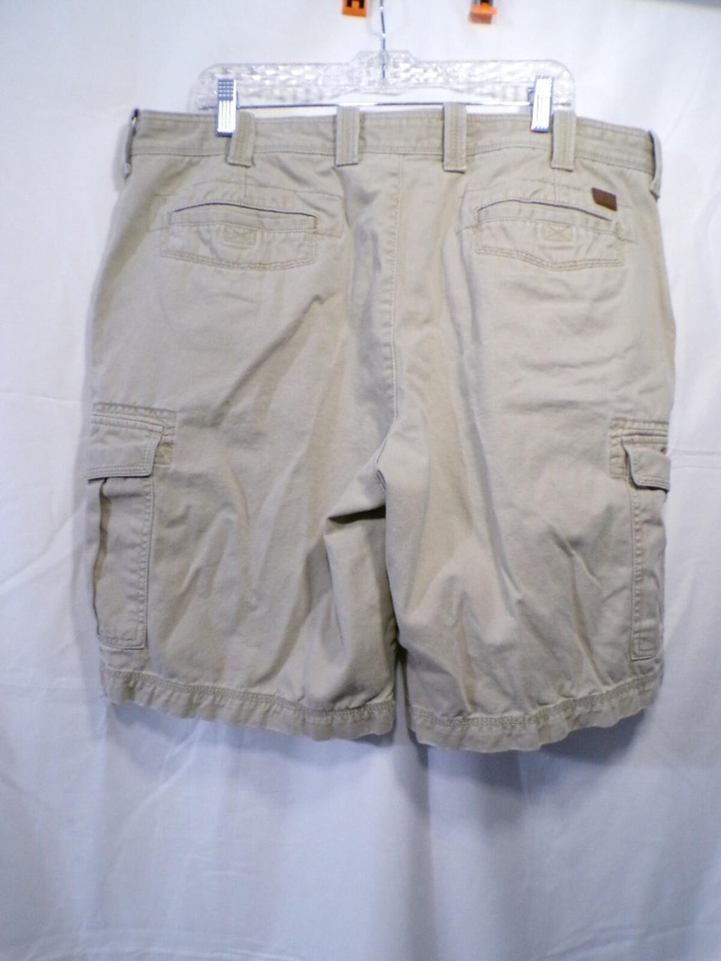 IZOD Men Cargo Shorts Beige Khaki Flat Front Size 40 Cotton Cargo Pockets