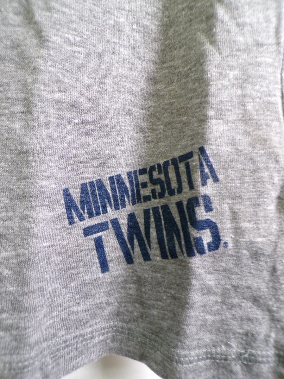 Minnesota Twins Women's V-Neck T-Shirt M Canvas Lifestyle Gray TC Logo
