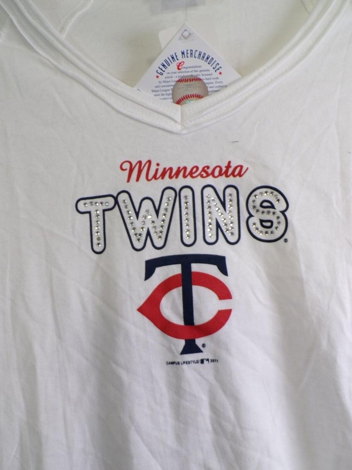 Majestic Minnesota Twins Women's M V-Neck Rhinestone T Shirt