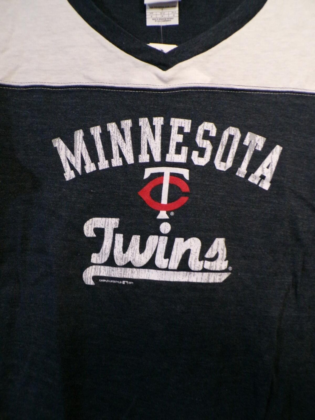 Campus Lifestyle Womens Minnesota Twins V-Neck Colorblock T-Shirt M