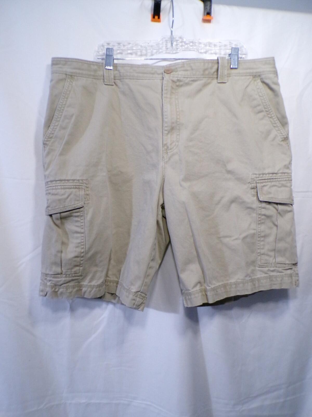 IZOD Men Cargo Shorts Beige Khaki Flat Front Size 40 Cotton Cargo Pockets
