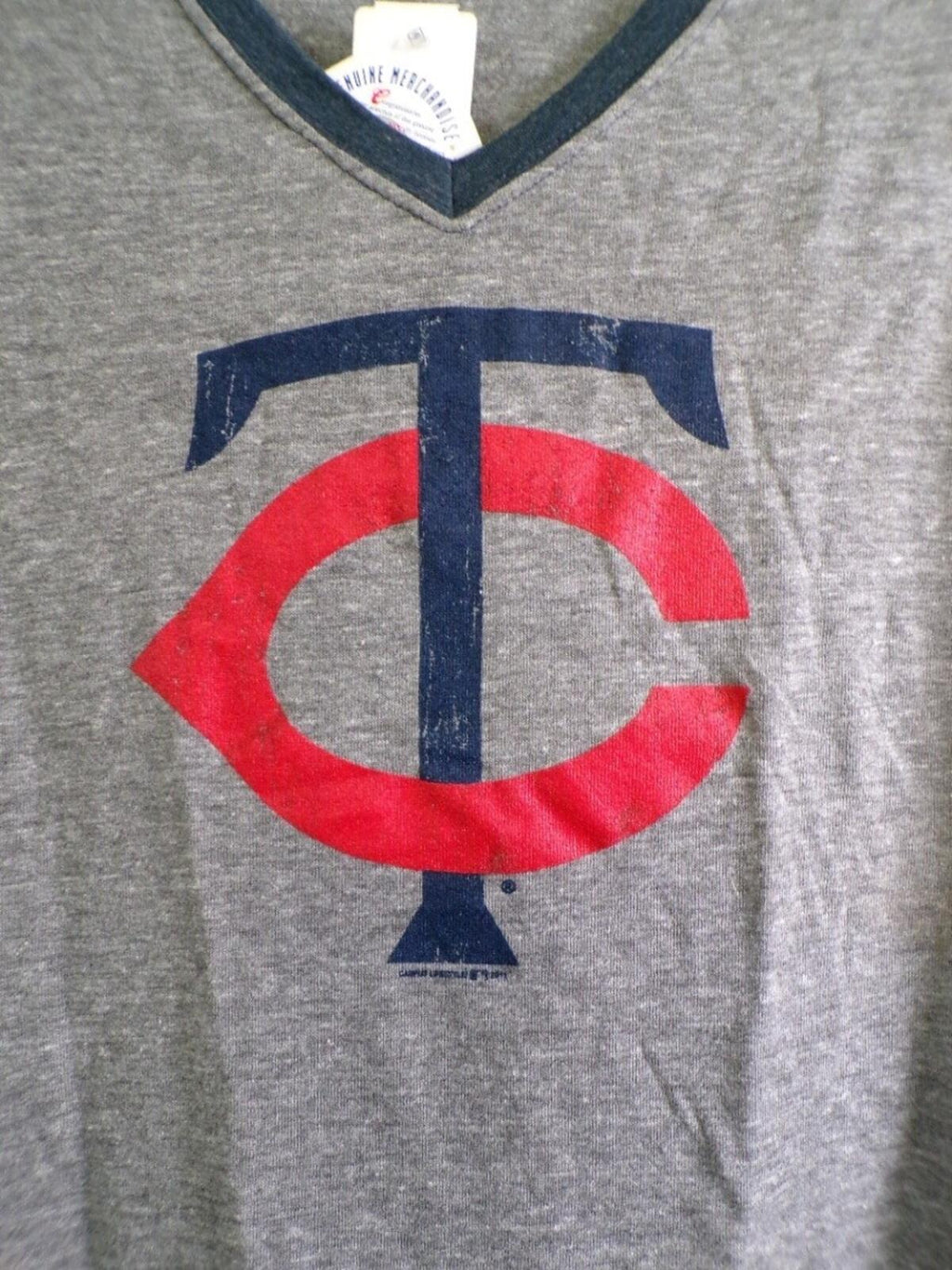 Minnesota Twins Women's V-Neck T-Shirt XL Canvas Lifestyle Gray TC Logo