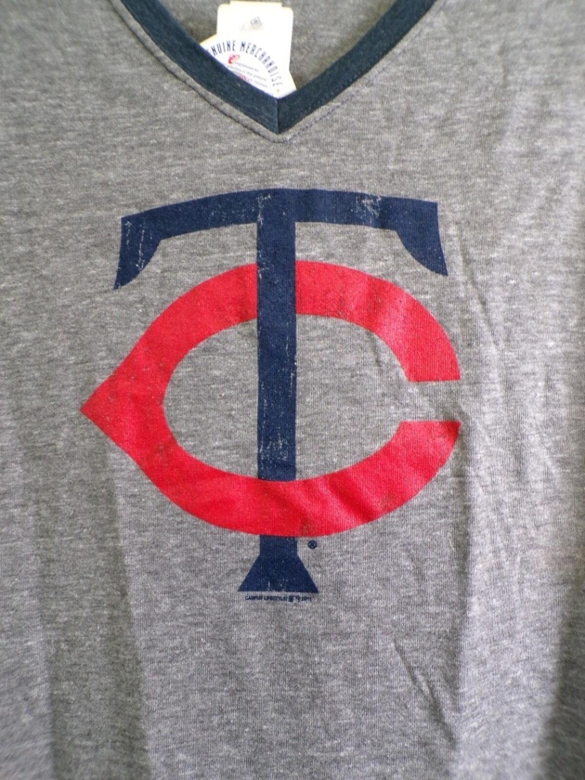 Minnesota Twins Women's V-Neck T-Shirt XL Canvas Lifestyle Gray TC Logo