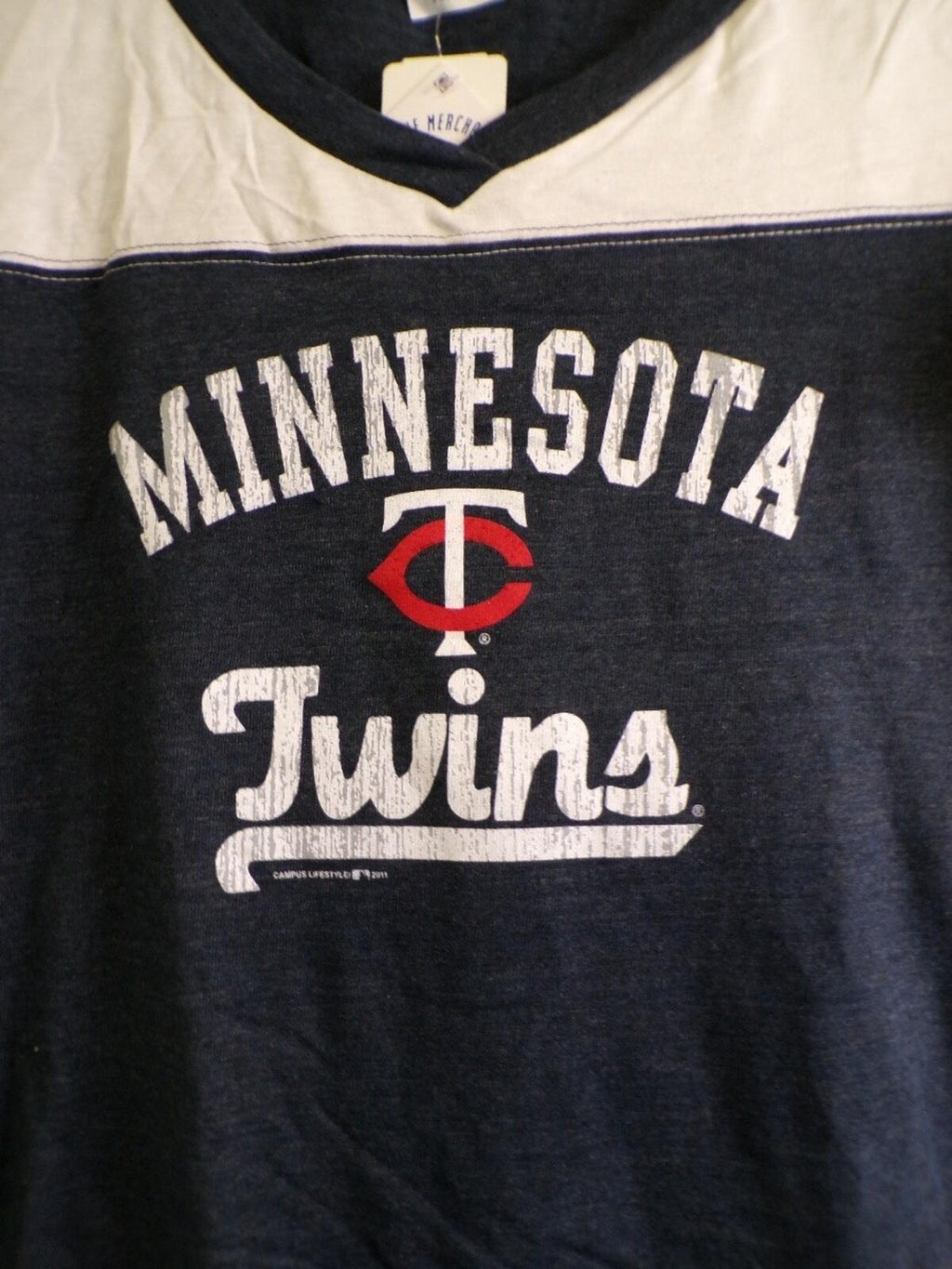 Campus Lifestyle Minnesota Twins Women's V-Neck T-Shirt M Navy Style 7276L